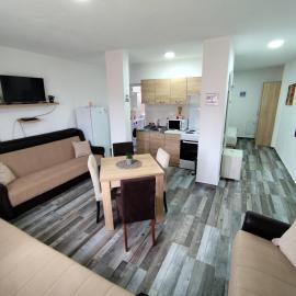 Apollon home apartments、バールのホテル