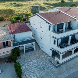 Apartments Tanja & Josipa, готель у місті Паг