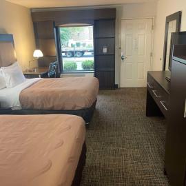 Quality Inn Dalton Central, хотел в Далтън