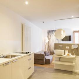 HEIMAT - Chic & Spacious Alpine Escape Schlanders，西蘭德羅的飯店