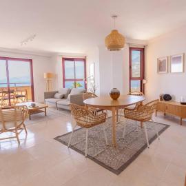 Radazul Beachfront apartment with office like Dubai