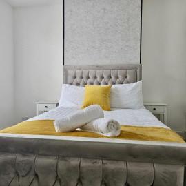 2 Bed House - Sleeps 5 - Garden - Parking - Wifi, ξενοδοχείο στο Λέστερ