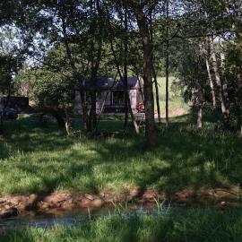 Off-grid Cork Cabin - Hot-Tub - Sleeps 2, hotel in Gillingham