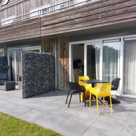 AMELAND-Appartement "APHRODITE" , eigen KEUKEN, Zonnig TERRAS, Verwarmd ZWEMBAD, nabij DORP, DUINEN en STRAND, khách sạn ở Hollum