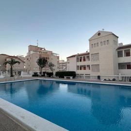 Bungalow a 200 m de la Playa, hotel in Arenales del Sol