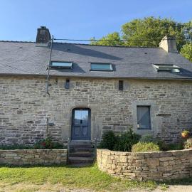 Peaceful Retreat in Traditional Stone House, hotel a Pluvigner