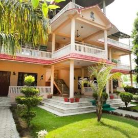 Motherland Resort, hotel u gradu Sauraha
