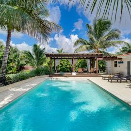 Private Oasis w/ Pool: Walk to Melbourne Beach!, hotel sa Melbourne Beach