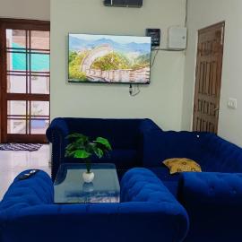Five BHK Abode in Golf City Lucknow, hotel in Nilmatha
