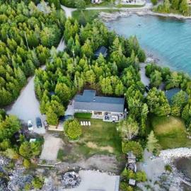 Georgian Legendary Tobermory Retreat With Hot Tub, Hotel in Tobermory