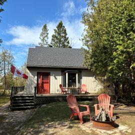 The Louise - Artistic Haven by the Beach, hotel u gradu Wiarton