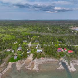 Len Cove - Your Lakeside Retreat in Howdenvale: Red Bay şehrinde bir otel