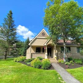 F3 Well appointed Townhome a short walk to the Mount Washington Hotel 1 minute to ski area, hotel i Bretton Woods