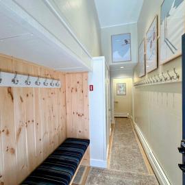 R8 Luxury Bretton Woods Ski-In Ski-out townhome next to beginner ski area w fast wifi and keyless entry, hotel i Bretton Woods