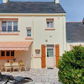 3 Bedroom Gorgeous Home In Riantec, hotel di Riantec