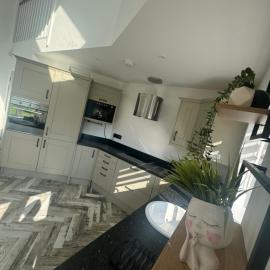 The Swim Studio Apartment, Hotel in Laois