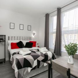 Cherry blossom studio in Sydenham, Hotel in Forest Hill