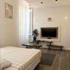 Studio lumineux avec belle vue, хотел в Салерн