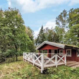 2 Bedroom Cozy Home In Annerstad, Hotel in Annerstad
