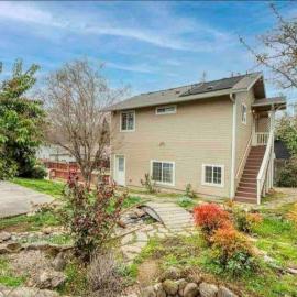 Medford Home And 2 Condos With Pool, готель у місті Медфорд