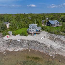 Elysium Private Waterfront Escape، فندق في Red Bay