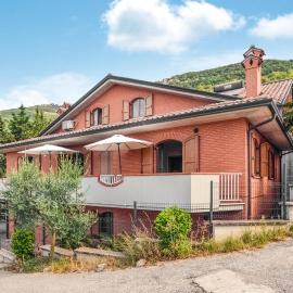 Cozy Apartment In Gubbio With Wifi, hotel a Gubbio