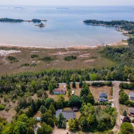 Cozy Pet Friendly Getaway w Fireplace، فندق في Red Bay
