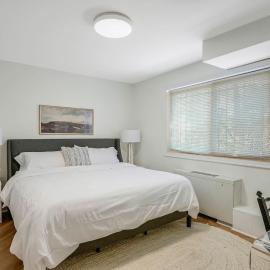 Crystal City Boutique Flats Free Parking 101, hotel in Arlington