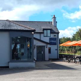 The Lodge by Cefn Tilla, hotel en Usk