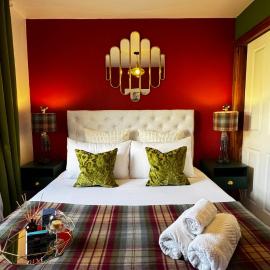 Small Guest Room in Tobermory with shared bathroom