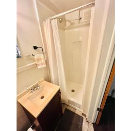 Charming 1-Bedroom Apartment in Great Neighborhood