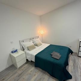 Rhône Studio avec terrace parking privé, hotelli kohteessa Viviers