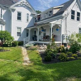 Discover Downeast Maine-Classic Comfortable Apt 2, Hotel in Ellsworth