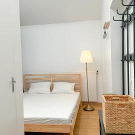 C'est La Vie Korean Style Minbak PARIS, hotel u gradu 'Bagnolet'