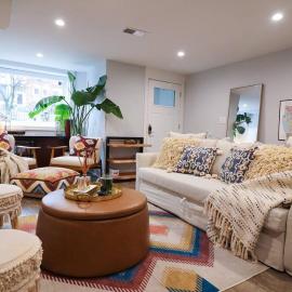 English Basement in Renovated 110 Year Old Row Home, Hotel in Washington