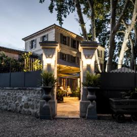 La Bastide de Boulbon, khách sạn ở Boulbon