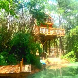 Waterfront Treehouse in a Magical Forest: Waller şehrinde bir otel