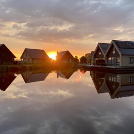Spacious Waterfront Family Gem, hotel in Langelille