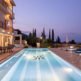 Petronas Villa, hotel a Kariá