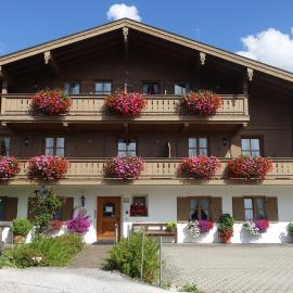 Haus Schmiederer, hotelli kohteessa Reit im Winkl