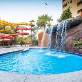 Águas Termais Naturais Piscinas Quentes 24 horas mais Acesso Incluso aos Parques Aquáticos dos Resorts Golden Dolphin Grande Hotel em Caldas Novas, hotel in Caldas Novas