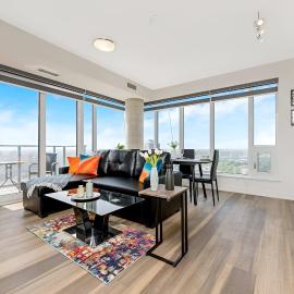 Newly Built Condo with Amazing Views, hotel i Kitchener