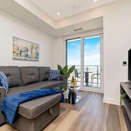 Modern High Rise King bed Condo with Private Balcony, hôtel à Kitchener