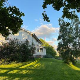 Historisk villa med klassiske detaljer, hotel a Snertingdal
