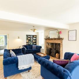 OLD BANK HOUSE - Family & Friends Retreat with Hot Tub Rental Available