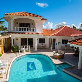 Brisas Doradas Beachfront Villa, hotel v destinácii Eslabón