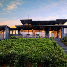 StayVista at Griha Sankalpa with Mountain View, BBQ Wayanad, hotel v destinácii Koroth