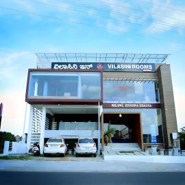 Vilasini Inn, hotel en Maddūr