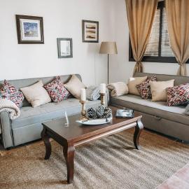 Fantástica casa con piscina Carmona Sevilla, hotel en Brenes