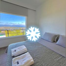 Balcón Austral beautiful apartment with incredible views of the mountains and the city โรงแรมในอูซัวยา